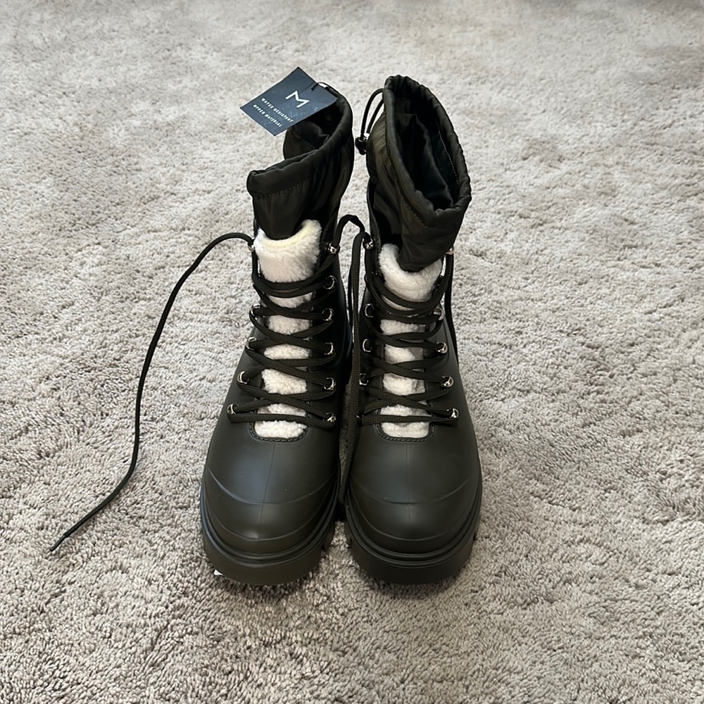 Brand new winter/rain boot.